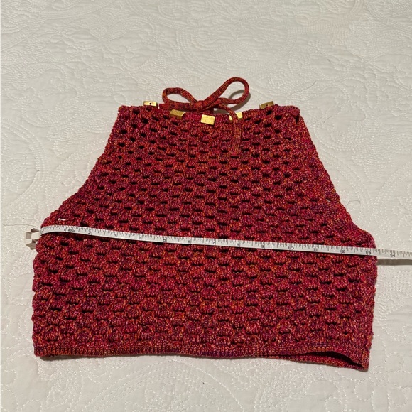 Chic Red Knit Sleeveless Top with Gold Accents S-Petite - Picture 6 of 6
